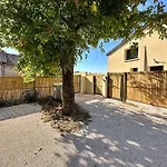 Appartement La Halte Occitane - Classe 3 Etoiles - Pour 6 Personnes, 3 Chambres, Parking, Terrasse, Inclus