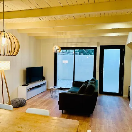 La Halte Occitane - Classe 3 Etoiles - Pour 6 Personnes, 3 Chambres, Parking, Terrasse, Inclus Lägenhet