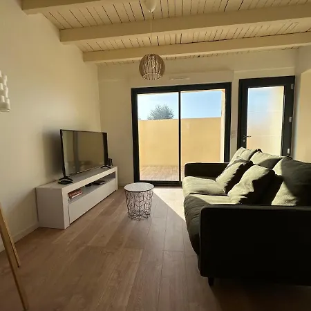 Appartement La Halte Occitane - Classe 3 Etoiles - Pour 6 Personnes, 3 Chambres, Parking, Terrasse, Inclus