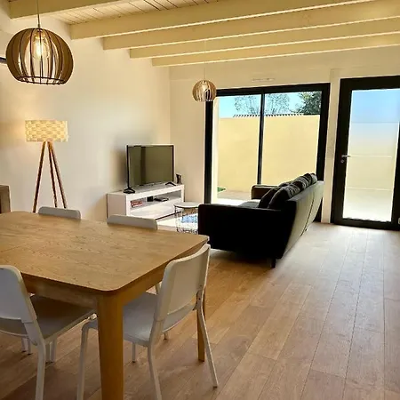Appartement La Halte Occitane - Classe 3 Etoiles - Pour 6 Personnes, 3 Chambres, Parking, Terrasse, Inclus