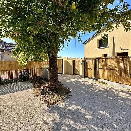 Appartement La Halte Occitane - Classe 3 Etoiles - Pour 6 Personnes, 3 Chambres, Parking, Terrasse, Inclus