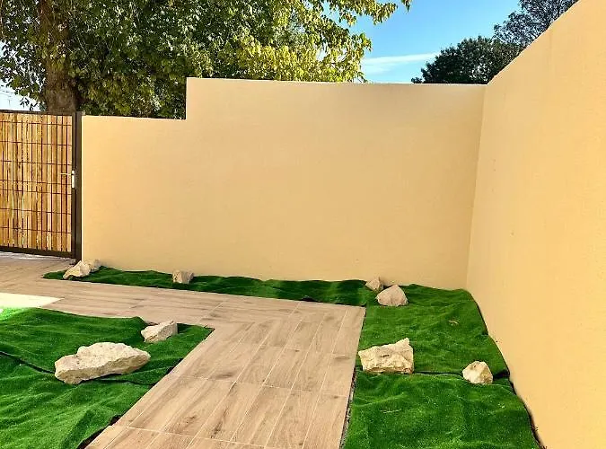 La Halte Occitane - Classé 3 étoiles - Pour 6 Personnes, 3 Chambres, Parking, Terrasse, Inclus Montauban