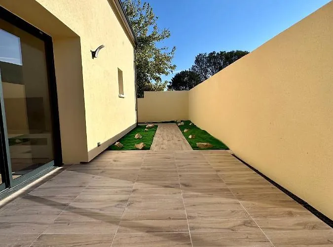 La Halte Occitane - Classé 3 étoiles - Pour 6 Personnes, 3 Chambres, Parking, Terrasse, Inclus *